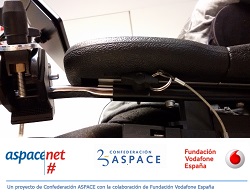 APAMP Vigo realiza las primeras adaptaciones para los soportes de las tablets en sus sillas de ruedas