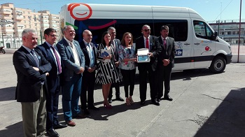 Fundación Solidaridad Carrefour dona dos furgonetas adaptadas a Confederación ASPACE